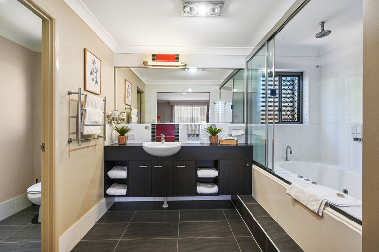 Bathroom 5, Platinum International, Toowoomba - West