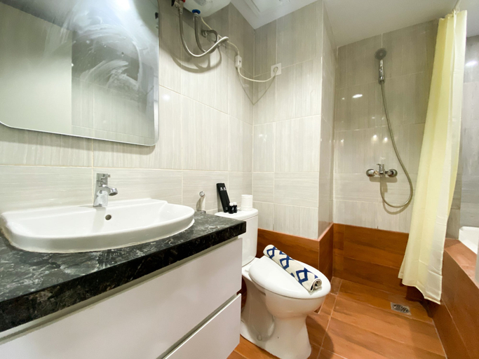 Bathroom 3, Simply Look And Comfort 1Br Vasanta Innopark Apartment, Cikarang