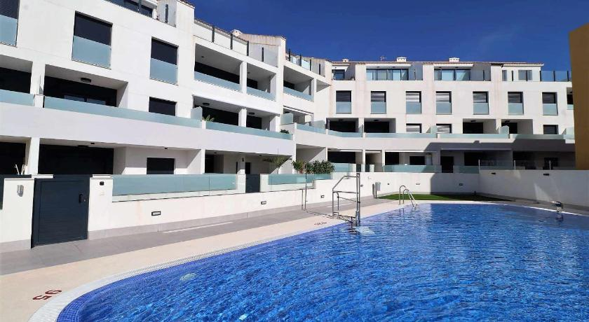 Casa Bayona soleado apartamento con terraza y piscina comunitaria, Almería