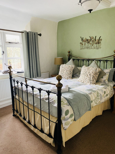 Bedroom 3, Royal Oak Inn, Somerset