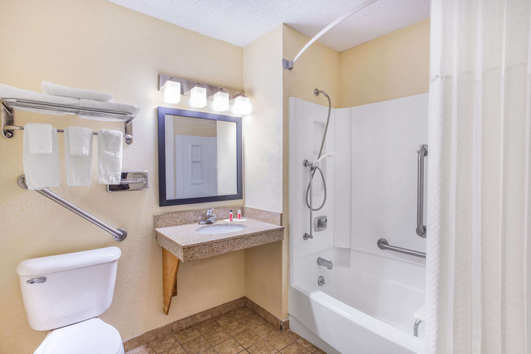 Bathroom 4, Super 8 by Wyndham Decorah, Winneshiek