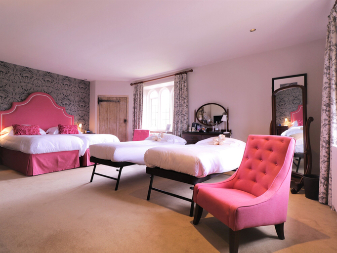 Bedroom 2, Maidens Tower B&B, Kent