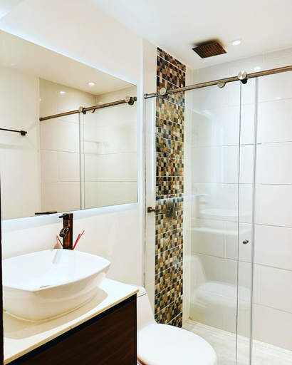 Bathroom 3, RECUERDOS DE MI TIERRA, Medellín