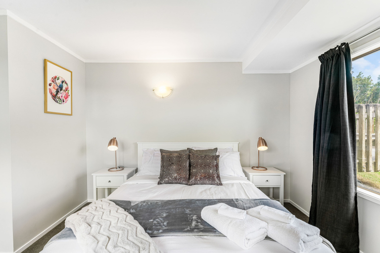 Bedroom 2, A Home away from Home - Netflix -Parking, Manukau