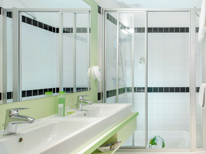Bathroom 4, Munich East Hotel, München