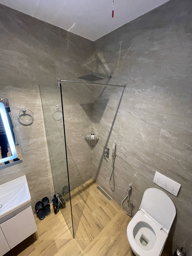 Bathroom 3, Bujtina Apsus, Beratit