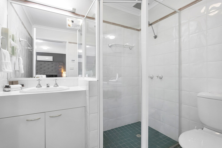 Bathroom 4, Peninsula Nelson Bay Motel and Serviced Apartments, Port Stephens