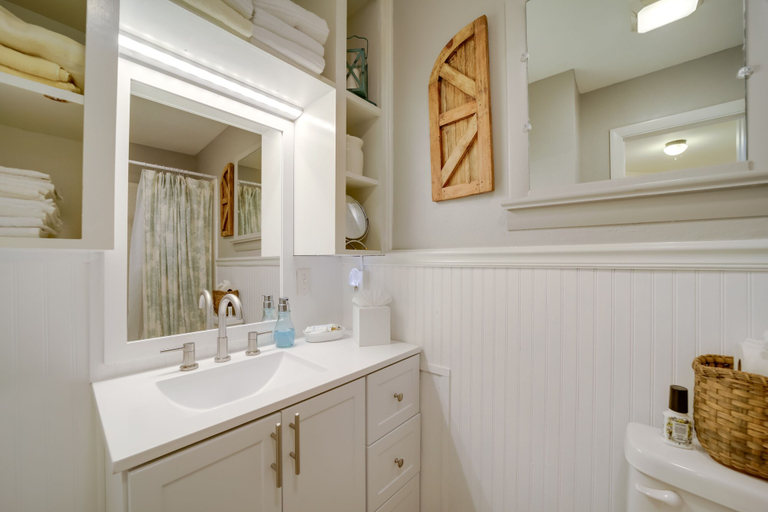 Bathroom 3, Serene Lake Junaluska Gem Deck and Mountain Views, Haywood