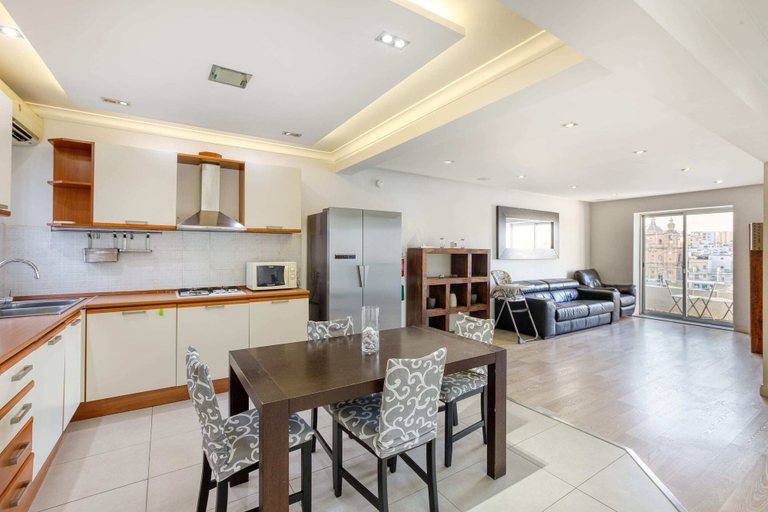 Others 3, Seafront Apartment