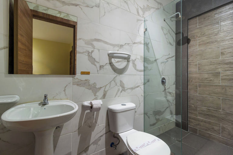 Bathroom 4, Hotel Sada, Guayaquil