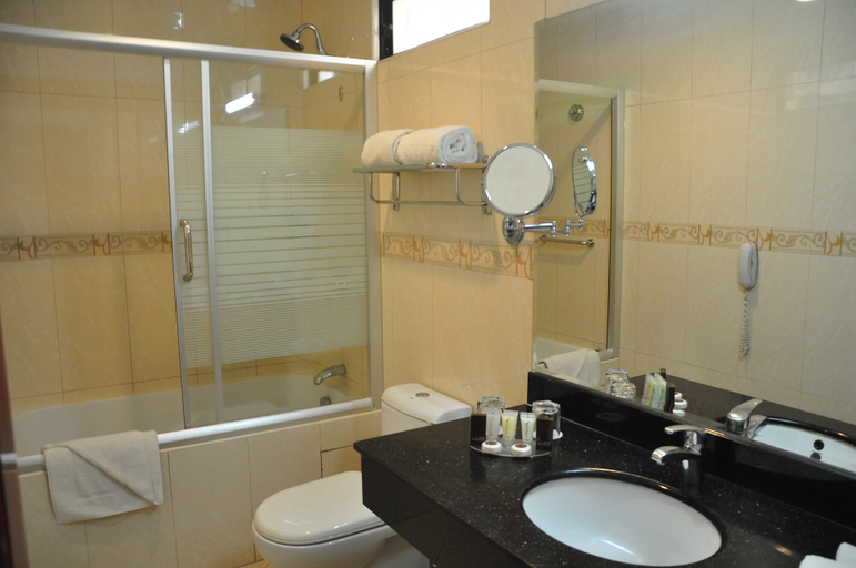 Bathroom 4, Kingdom Hotel, Lima