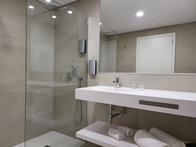 Bathroom 4, Rocamar Lido Resort, Santa Cruz