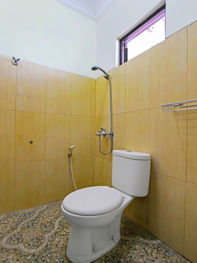 Bathroom 3, Hotel O Wahidin Guesthouse, Pekalongan