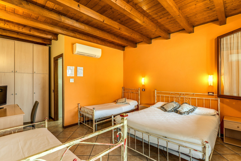 Bedroom 3, Agriturismo Pozzo Fiorito, Mantua