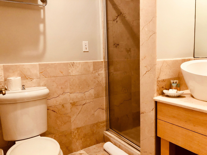 Bathroom 4, Enzo, Barnstable