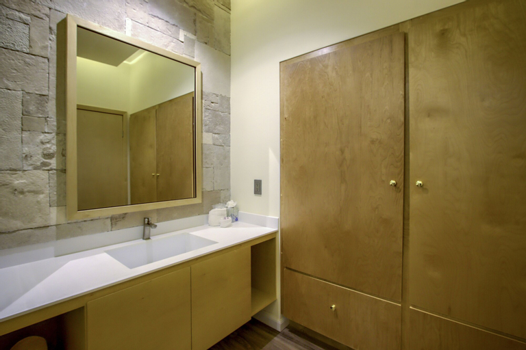 Bathroom 12