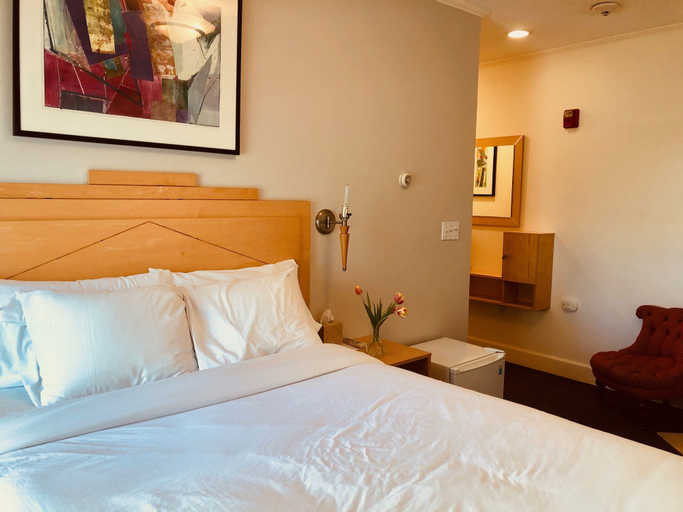 Bedroom 3, Enzo, Barnstable