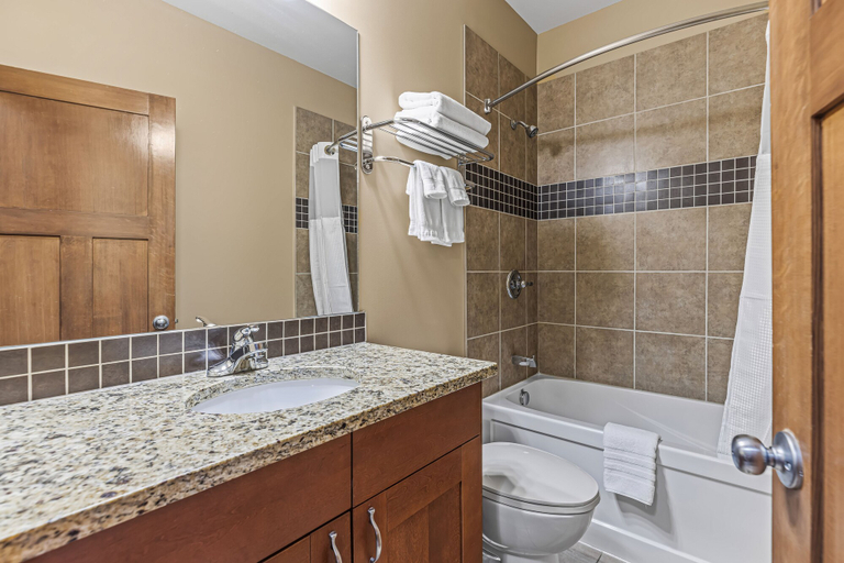 Bathroom 4, Canmore Rocky Mountain Inn, Division No. 15