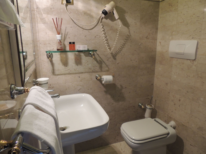 Bathroom 4, Hotel Verdi Boutique Hotel, Parma