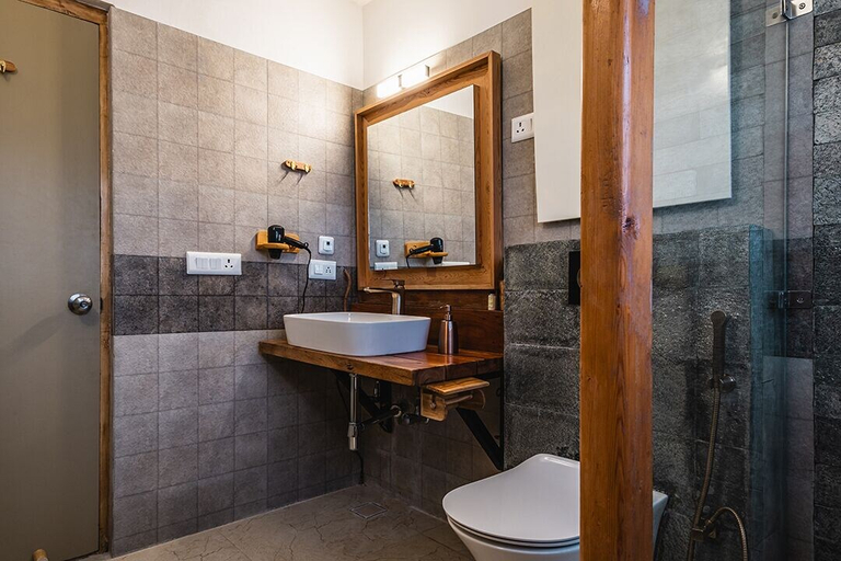 Bathroom 3, Lchang Nang Retreat - The House of Trees, Leh