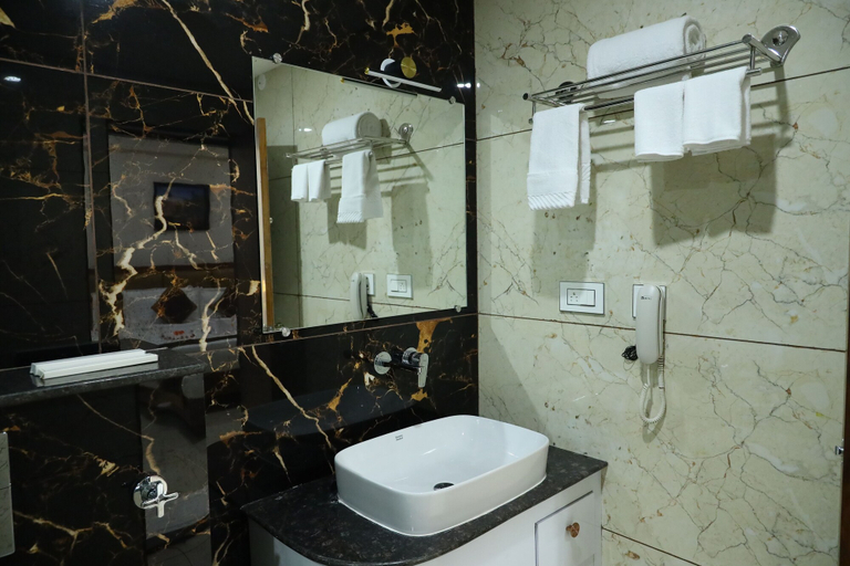 Bathroom 3, The Godavari Gokarna, Uttara Kannada