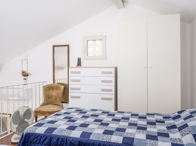 Room 4, La nave del té, Napoli