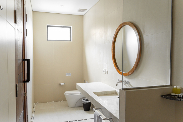 Bathroom 4, Sunshine City View Villa 6BR wth a private Heated Pool, Bandung