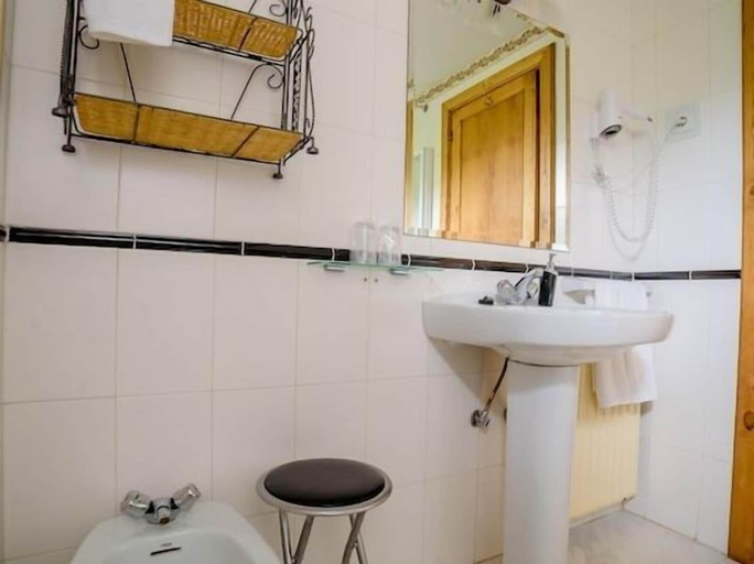 Bathroom 3, Hotel Rural Picos de Europa, León