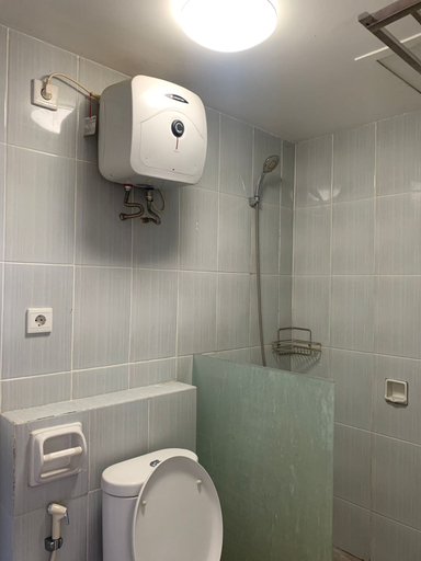 Bathroom 5, Newton Apartment by Building Management, Bandung