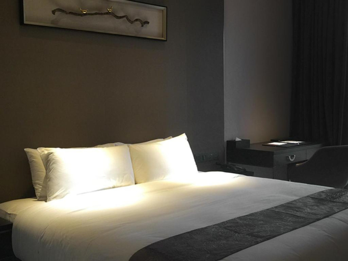 Geno Hotel Room Type - Deluxe Hollywood King Room