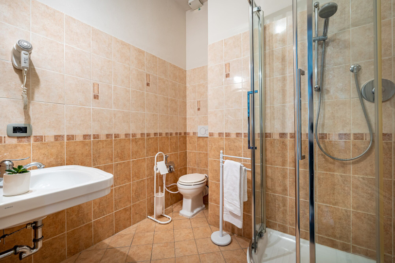Bathroom 5, Maison Pitti Florence, Florence