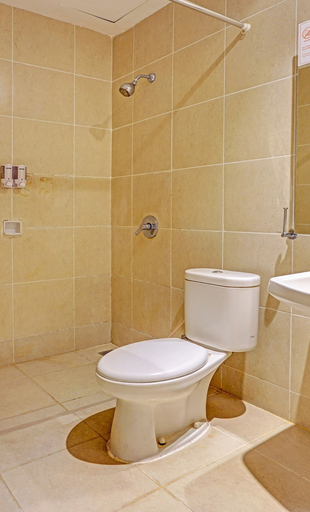 Bathroom 3, Collection O 91288 Chrysant Premiere Residence, Malang