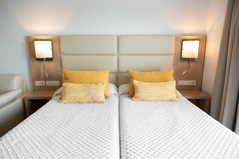 Bedroom 4, Hostal La Cigüeña, Baleares