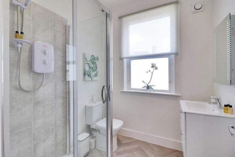 Bathroom, Beautiful 2-bed Apartment in Tunbridge Wells, Kent