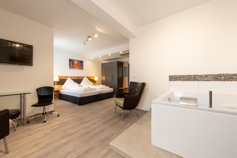 Bedroom 4, Hotel in Laisen, Reutlingen