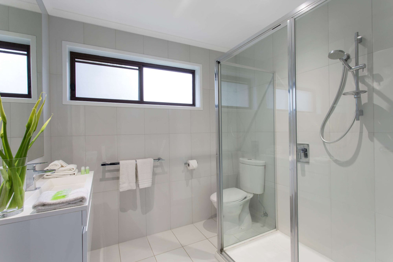 Bathroom 4, Best Western Colonial Village Motel, Warrnambool