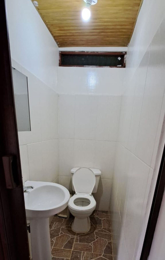 Bathroom, Reserva Natural Yavary Tucano, Leticia