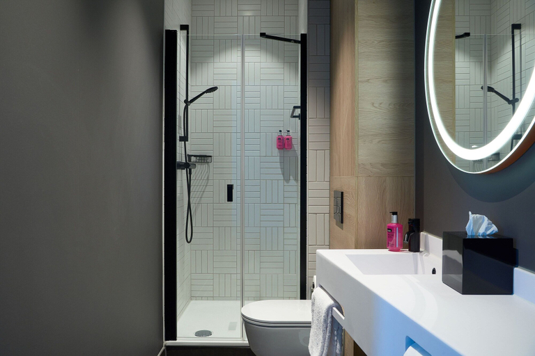 Bathroom 5, Moxy the Hague, The Hague