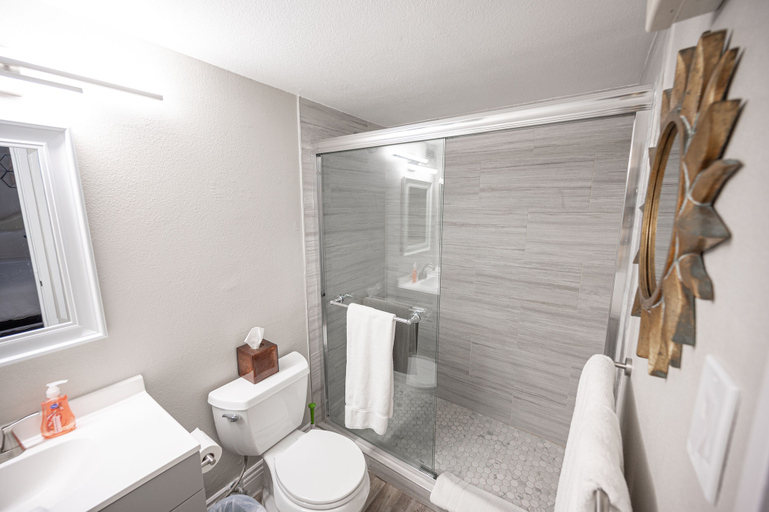 Bathroom 4, Stay Together Suites | Strip Condotel, Clark