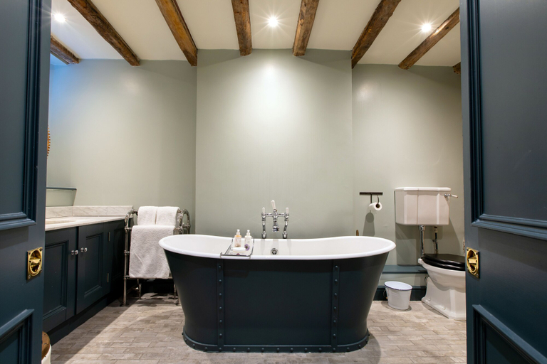 Bathroom 3, The Wheatsheaf Inn, Gloucestershire