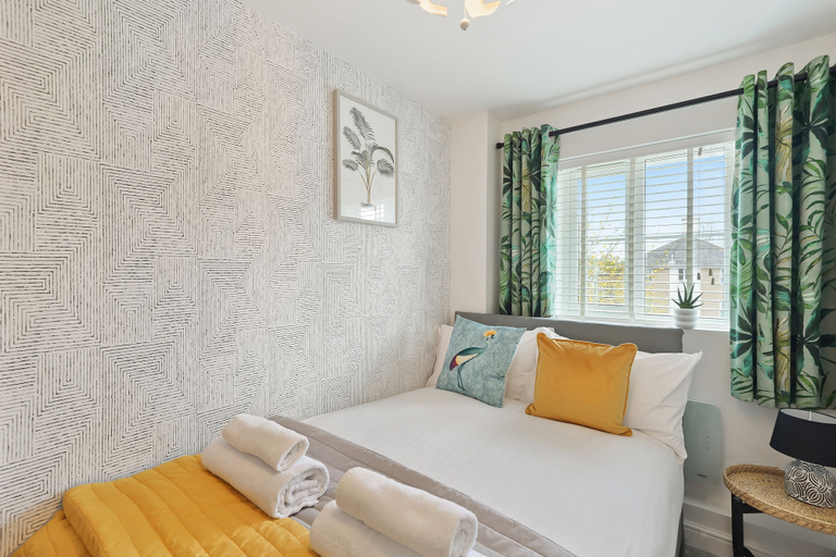 Bedroom 2, Tropical Inspired 2-Bedroom Flat, Essex