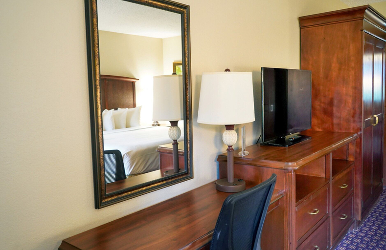 Bedroom 3, Rosen Inn at Pointe Orlando, Orange