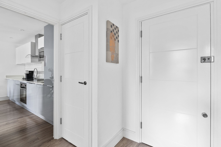 Others 5, Luxurious 2 Bedroom Apartment With Free Parking, Essex