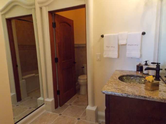 Bathroom 3, Thorn Hill Vineyard Villas, Lake