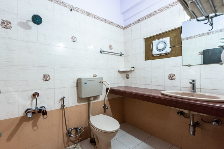 Bathroom 5, Yorkshire inn, Sirohi