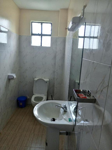 Bathroom, Rumwe Gardens & Resort Ltd, Kikuyu