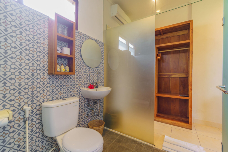Bathroom 13