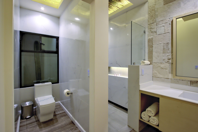 Bathroom 11