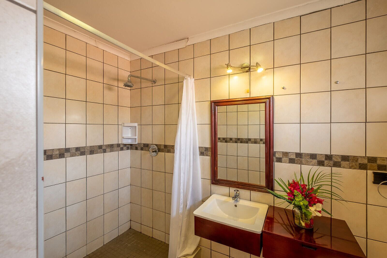 Bathroom 4, Gecko Ridge Guest House, Swakopmund