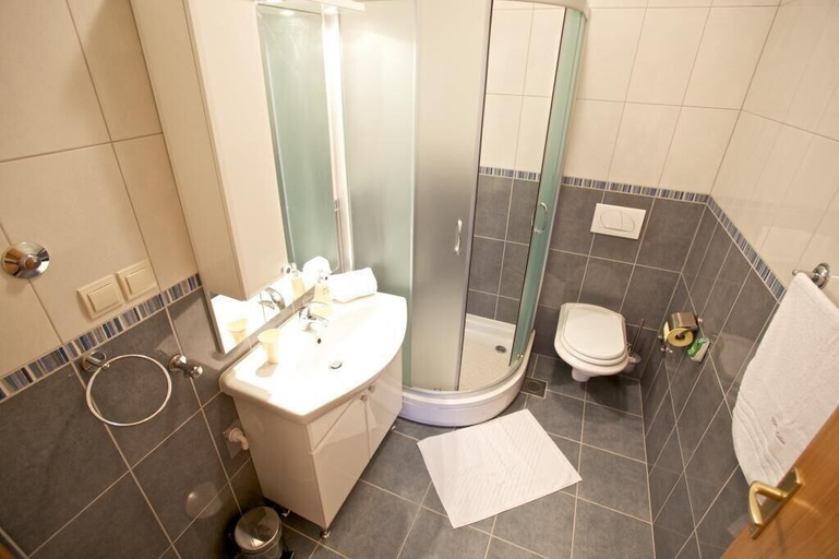 Bathroom 3, Apartments Villa Grlica, Sutivan
